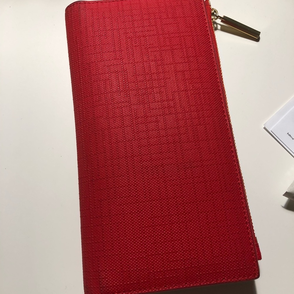 Dagne Dover wallet
